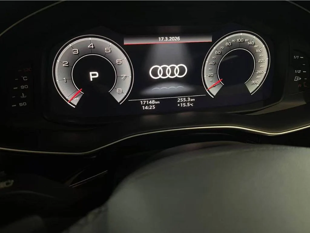 Audi Q8 55 TFSI quattro 2023 — цифровая приборная панель Audi Virtual Cockpit