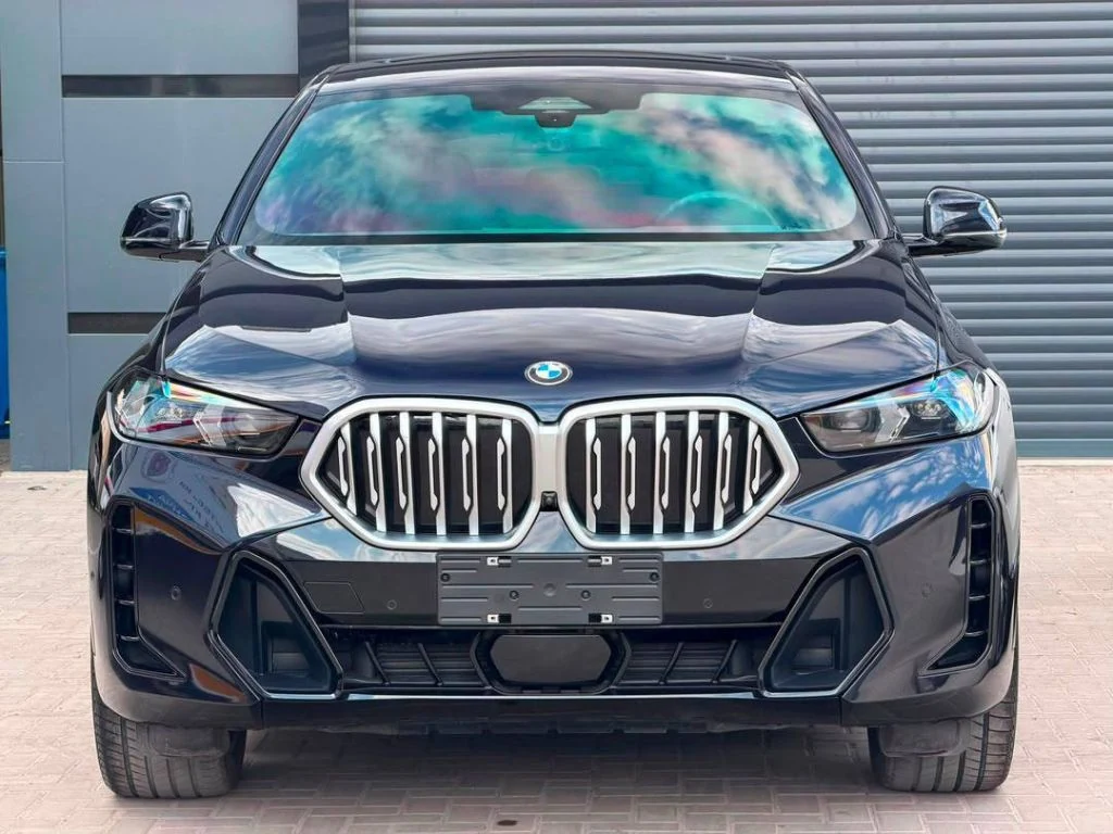 BMW X6 30i 2024 — вид спереди