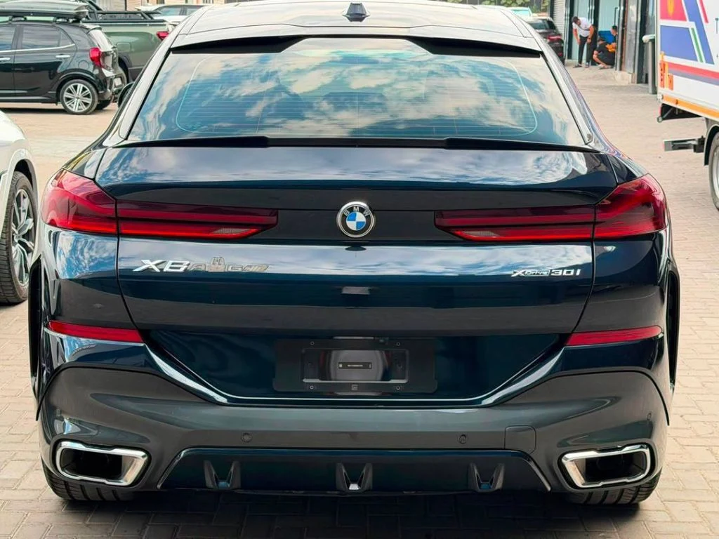 BMW X6 30i 2024 — вид сзади