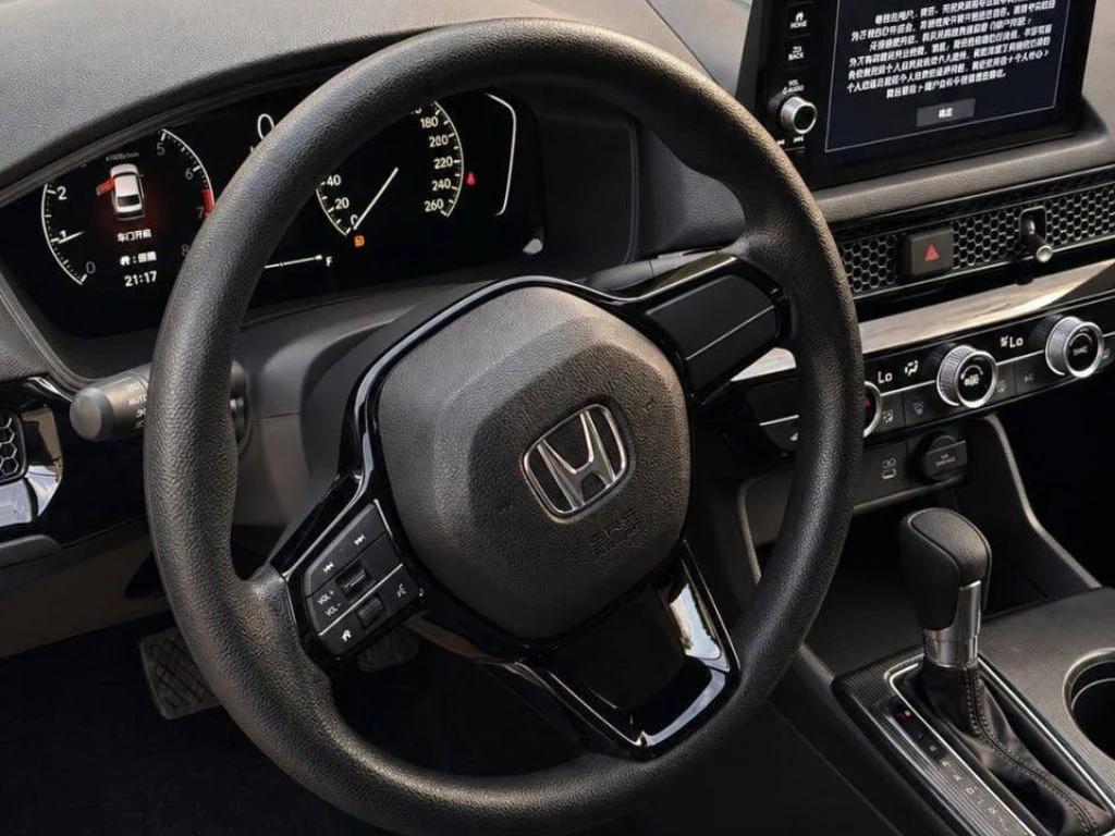 Honda Civic — приборная панель, мультируль и мультимедийная система