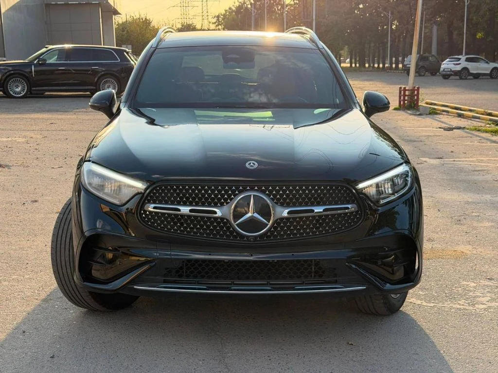 Mercedes-Benz GLC 300L 2024 — вид спереди