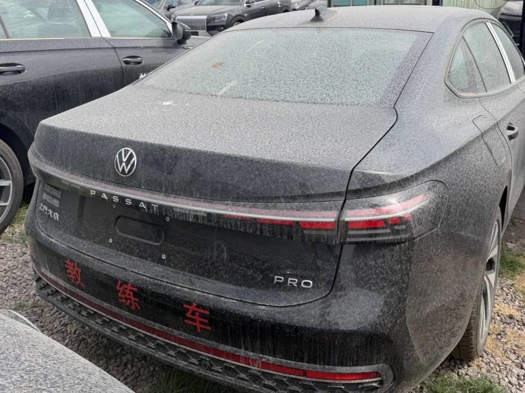 Volkswagen Passat Pro 2026 — вид сзади
